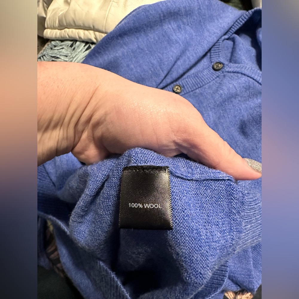 EUC Men’s Qi Button Sweater - Picture 3 of 4